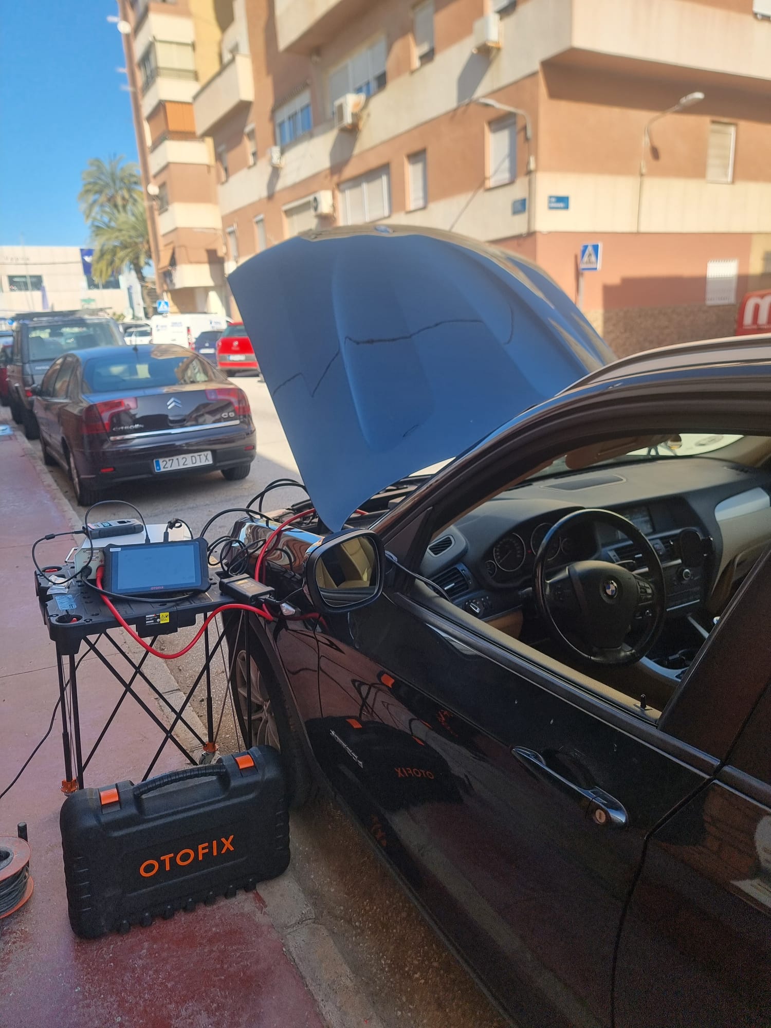 Servicio cerrajero coches en la calle